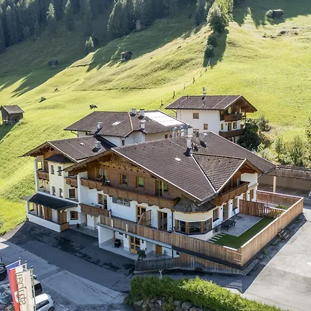 In Stubaital Near Lift, Cleaning Included Appartement Neustift im Stubaital